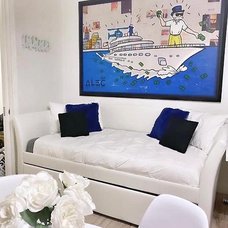 2 Bedroom Ocean Drive Newly Renovated Маями Бийч Екстериор снимка