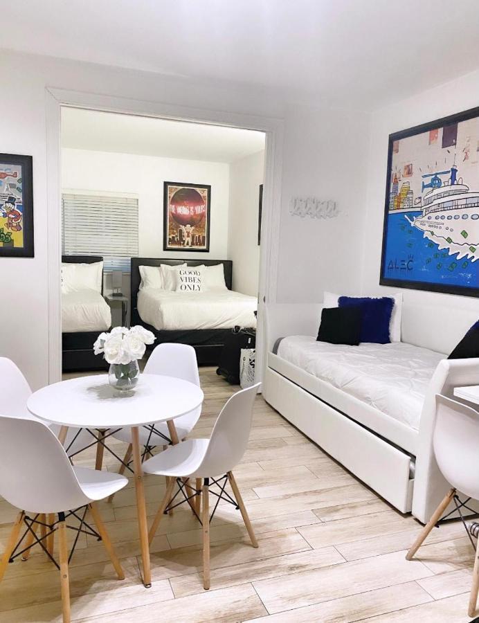 2 Bedroom Ocean Drive Newly Renovated Маями Бийч Екстериор снимка