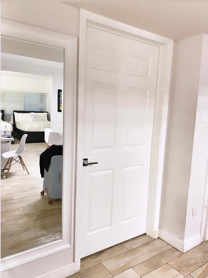 2 Bedroom Ocean Drive Newly Renovated Маями Бийч Екстериор снимка