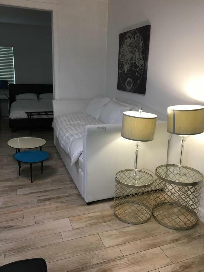 2 Bedroom Ocean Drive Newly Renovated Маями Бийч Екстериор снимка
